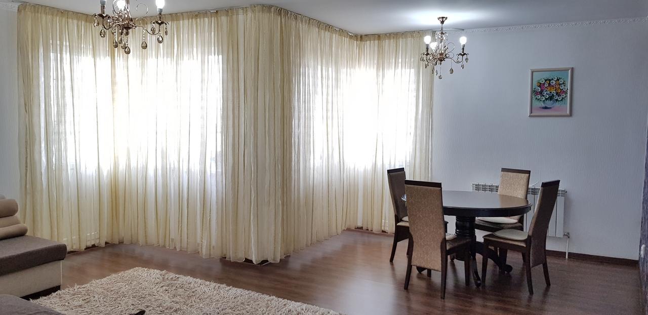Apartment Lazurniy Астана Екстер'єр фото